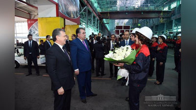 Изрображение 'ШАВКАТ МИРЗИЁЕВ ПОБЫВАЛ В ТАДЖИКСКОМ ТУРСУНЗАДЕ (ВИДЕО, ФОТО)'