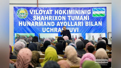 'Shuhrat Abdurahmonov, 100 nafar ayolga 5 mln. so`mdan imtiyozli kredit mablag`larini naqd pul shaklida topshirdi, shuningdek...'ning rasmi