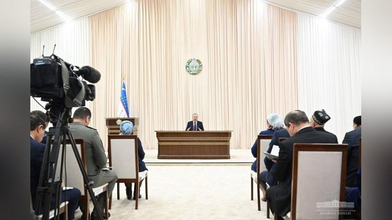 Изрображение 'Президент освободил от должности первого замхокима Сырдарьинской области и хокима Сайхунабадского района'