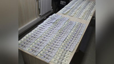 'Bojxonachilar paypog`i ichida 20 ming AQSh dollarini olib chiqishga uringan shaxsni to`xtatib qolishdi'ning rasmi