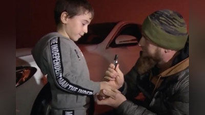 'Ramzon Qodirov 5 yoshli bolaga Mercedes sovg`a qildi (video)'ning rasmi