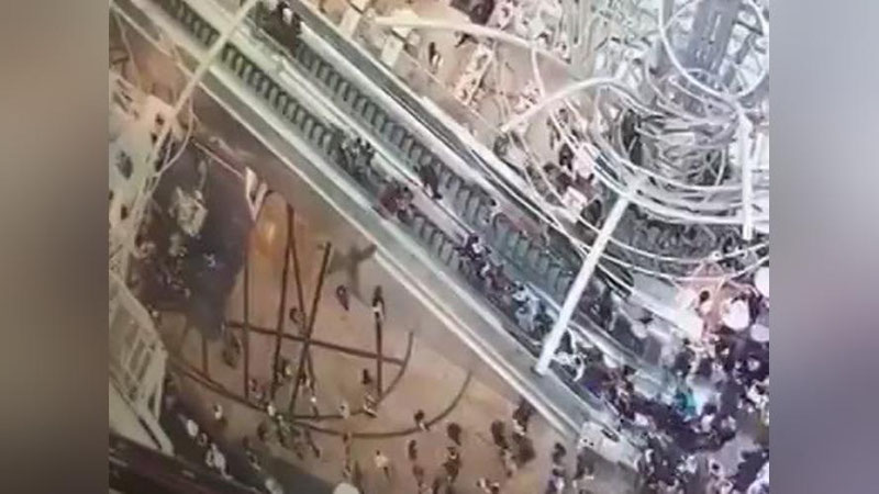 '​Eskalator buzilishi oqibatida 20 kishi jabrlandi (Video)'ning rasmi