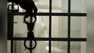 'Andijonda o`quvchilarini AQShga o`qishga yuborishni va`da qilgan markaz rahbari qamaldi'ning rasmi