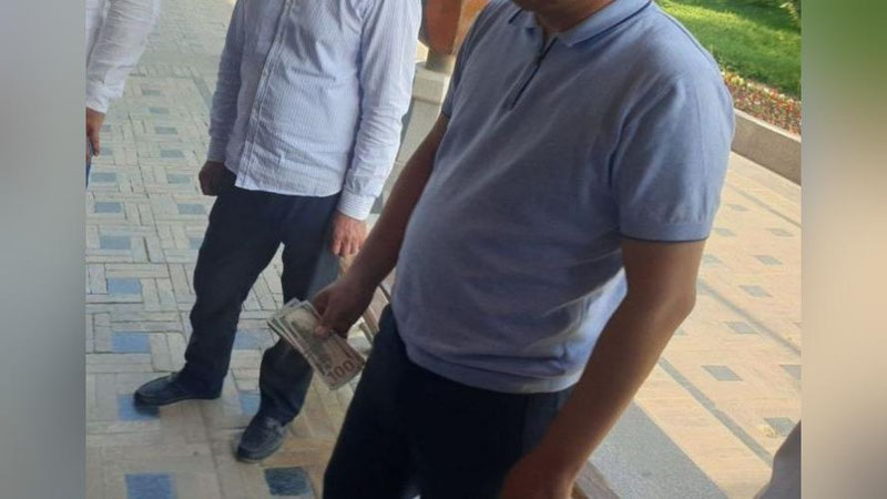 '"Mikrokreditbank"ning Samarqand filiali rahbari 10 ming AQSh dollari pora bilan qo`lga tushdi'ning rasmi