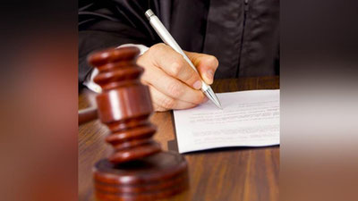 'Бир қатор судьялар масъулиятсизлиги ва фаолиятида йўл қўйган камчиликлари учун муддатидан аввал вазифасидан озод этилди'ning rasmi