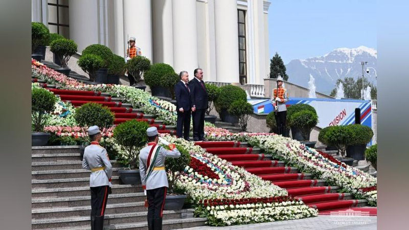 Изрображение 'В Душанбе прошла торжественная церемония встречи Президента Узбекистана'