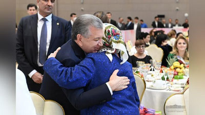 'Шавкат Мирзиёев: Аёлларга битта яхшилик қилсак, ўнта яхшилик бўлиб қайтади'ning rasmi