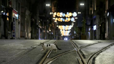 'Turkiyada dam olish kunlari uchun komendantlik soatlari joriy etildi'ning rasmi