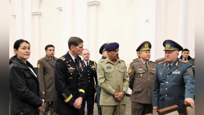 'AQShning SENTKOM qo`mondoni Qurolli Kuchlar akademiyasiga tashrif buyurdi'ning rasmi