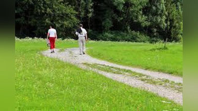 'Rossiyaliklar havoning iliqligidan xursand bo`lishmoqda'ning rasmi