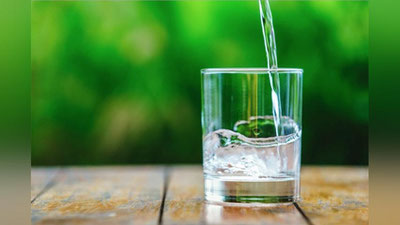 Изрображение 'Какие напитки не стоит пить в жару?'