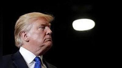 'Tramp jurnalistni do`pposlagan kongressmenni maqtadi 'ning rasmi