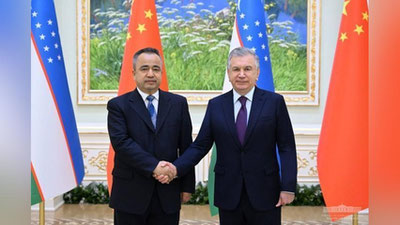 'Prezident Shinjon-Uyg`ur Xalq hukumati raisini qabul qildi'ning rasmi