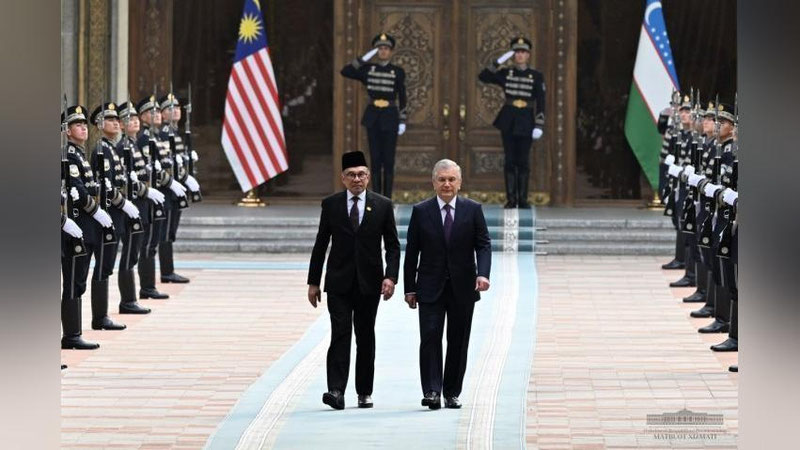 Изрображение 'Глава Узбекистана встретил в резиденции «Куксарой» премьера Малайзии Анвара Ибрагима'