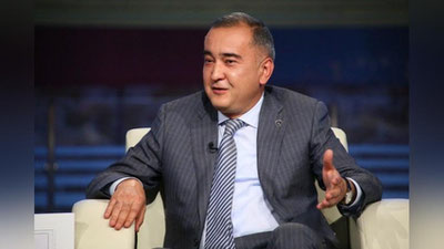 'O`zbekistonda yashayapman, o`zbekcha gapiryapman. Xohlasangiz «perevodchik» oling yoningizga — Ortiqxo`jaev ruscha gapirishini so`ragan fuqaroga javob qaytardi'ning rasmi