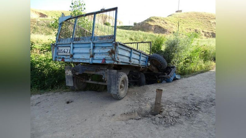'Surxondaryoda traktor jarlikka tushib ketdi. Haydovchi vafot etdi'ning rasmi