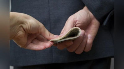 'Talabadan 600 ming so`m olgan dekan o`rinbosari qo`lga tushdi'ning rasmi