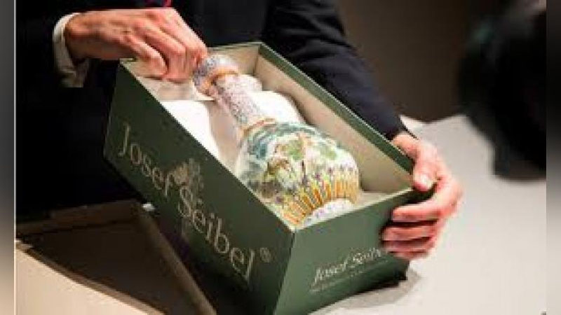 'Xitoy chinni vazasi 827,000 AQSh dollariga sotildi'ning rasmi