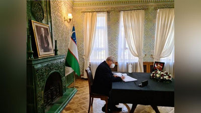 Изрображение 'Абдулазиз Камилов оставил запись в Книге соболезнований в посольстве Турции'