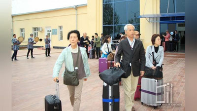 'Самарқандда чартер рейс билан ташриф буюрган япониялик сайёҳлар тантанали кутиб олинди (фото)'ning rasmi