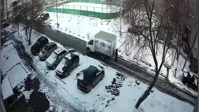 Изрображение 'В РОССИИ ВОДИТЕЛЬ "ГАЗЕЛИ" НЕ ЗАМЕТИЛ СБИТОГО ИМ НАСМЕРТЬ ПЕНСИОНЕРА (ВИДЕО)'