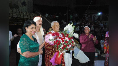 '​"O`ZBEK DAVLAT SIRKI" HAKIM ZARIPOVNI 93 YILLIK TAVALLUD AYYoMI BILAN QUTLADI'ning rasmi