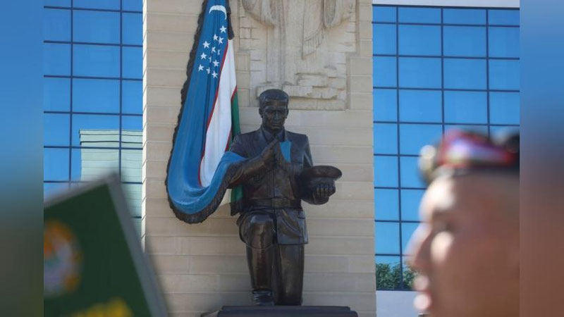 'O‘zbekistonning qator harbiy qismlarida xizmatchilar Vatanga qasamyod keltirdi(foto)'ning rasmi