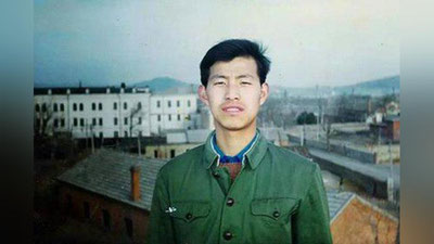 'Xitoyda tergov xatosi tufayli 23 yil qamoqda o`tirgan erkak ozodlikka chiqdi 'ning rasmi