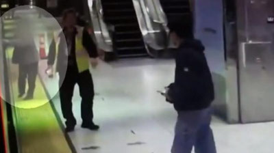 Изрображение 'В САН-ФРАНЦИСКО ПЕНСИОНЕРКУ ЗАТЯНУЛО ПОД ПОЕЗД (ВИДЕО)'
