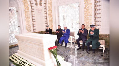 'Давлатимиз раҳбари Ислом Каримов қабрини зиёрат қилди'ning rasmi