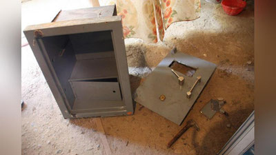 Изрображение 'ГУВД разыскивает 3-х человек, вынесших из квартиры сейф с крупной суммой денег'