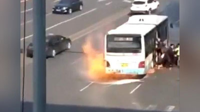 'Хитойда 50 нафардан ортиқ йўловчи бўлган автобус ёниб кетди (видео)'ning rasmi