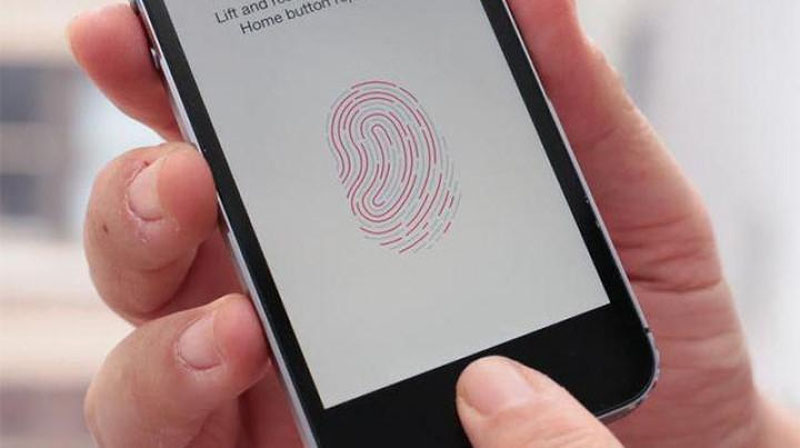 Изрображение 'Обнаружен простейший способ взлома iPhone при помощи пластилина (ВИДЕО)'