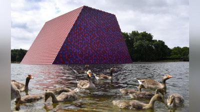 'Londonda suv ustida ko`rgazma tashkil etildi'ning rasmi