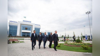 Изрображение 'Президент побывал на новом ж/д вокзале в Ангрене (фото)'