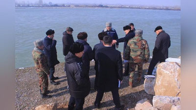 'Emirilayotgan Norin daryosi qirg`og`iga Ramatov va favqulodda vaziyatlar vaziri etib bordi'ning rasmi