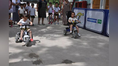 'Bolalarning velosipeddagi  musobaqasi 'ning rasmi