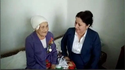 '92 ёшли Мария ая машҳур "Катюша" қўшиғини куйлаб берди'ning rasmi