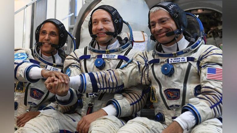 'Fazogirlar Erga qaytishdi'ning rasmi