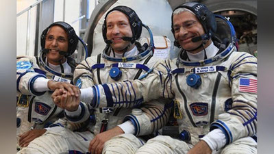 'Fazogirlar Erga qaytishdi'ning rasmi