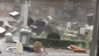 Изрображение 'В РУМЫНИИ МОЩНЫМ ПОРЫВОМ ВЕТРА СНЕСЛО КАФЕ (ВИДЕО)'