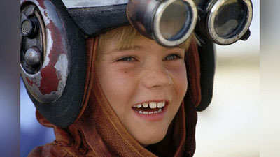 'Katta ekranlardan tushib qolgan bolakay aktyorlar 'ning rasmi