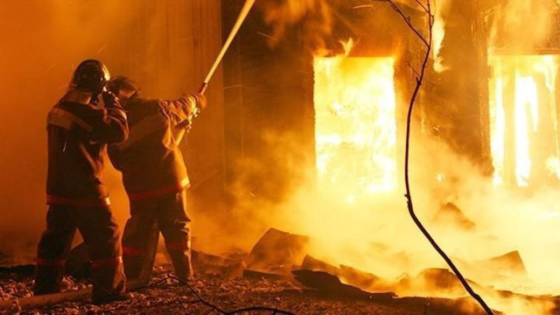 Изрображение 'В Бухаре сгорели 23 магазина в торговом комплексе'