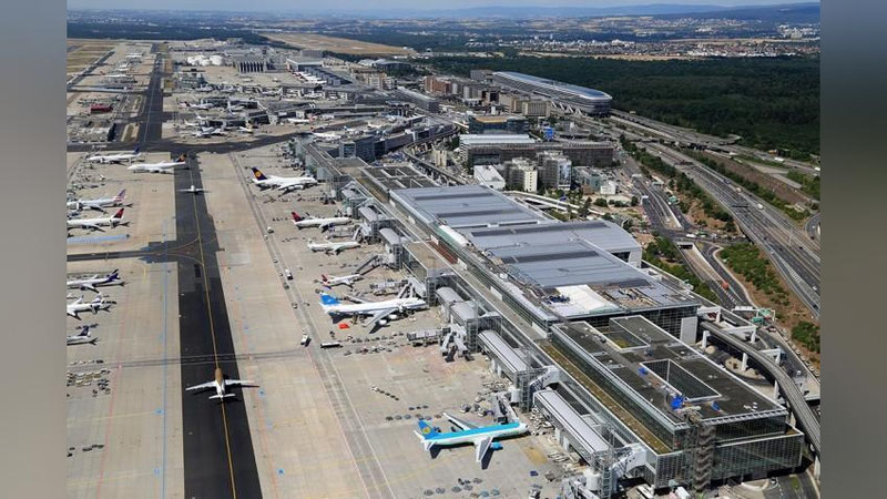 'Germaniya aeroportlarida xodimlarning ish tashlashi oqibatida reyslar bekor qilindi'ning rasmi