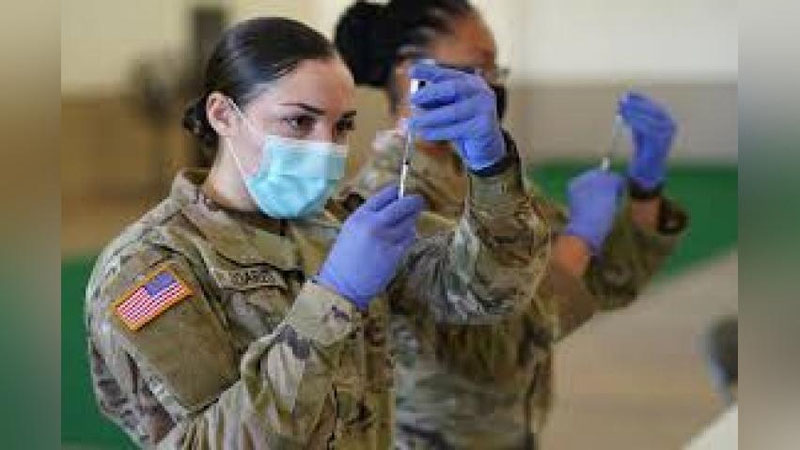 'AQSh xorijliklar uchun Covid-19'ga qarshi emlanganlik haqidagi talabni bekor qiladi'ning rasmi