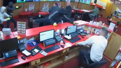 '83 yoshli otaxon bosqinchilarning adabini berib qo`ydi (Video) 'ning rasmi