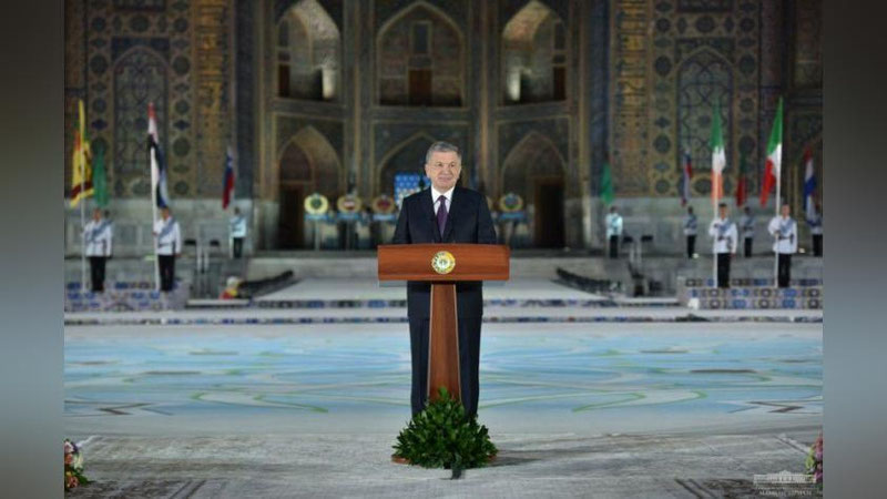 'Президент Шавкат Мирзиёевнинг “Шарқ тароналари” ўн иккинчи халқаро мусиқа фестивалининг очилишига бағишланган тантанали маросимдаги табрик сўзи'ning rasmi