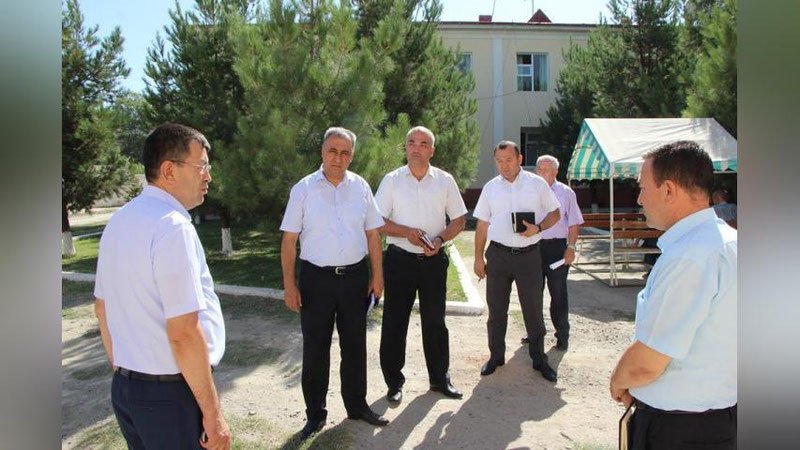 'Erkinjon Turdimov Samarqandda bolalar kaltaklangan maktab-internatga bordi'ning rasmi