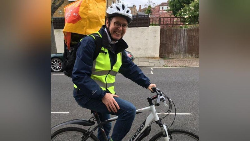 'Buyuk Britaniya elchisi: "Men Toshkentda jon deb velosiped uchardim, ammo..."'ning rasmi