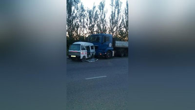 'Samarqandda xizmat safaridagi tez yordam avtomashinasini yuk mashinasi urib yubordi'ning rasmi